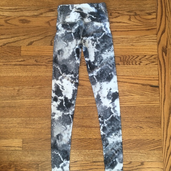 Marble Print Athletic Leggings - XS - Picture 4 of 4
